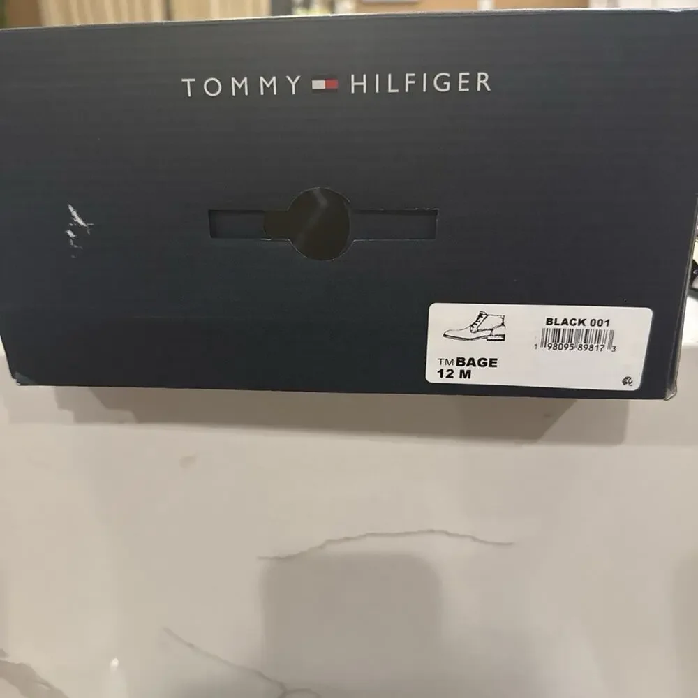 Tommy Hilfiger step out